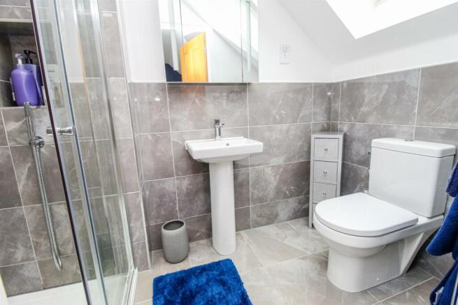 EN SUITE SHOWER ROOM/W.C.