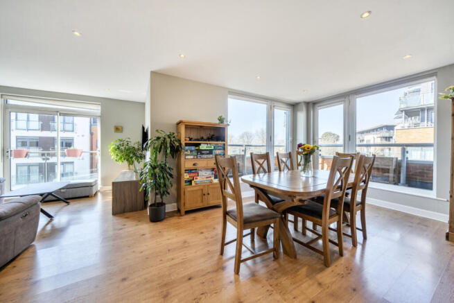 1432640-9-69bbe79...