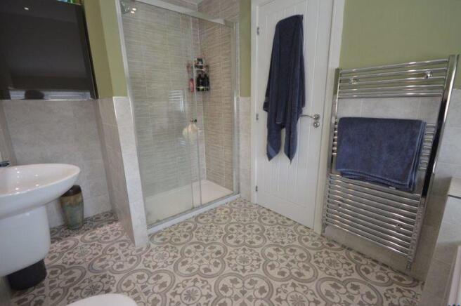 M00007360 Bathroom 4