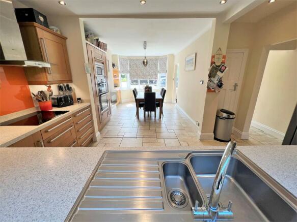 kitchen dining room.jpg