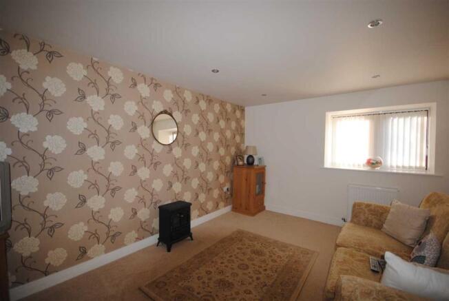 SITTING ROOM/