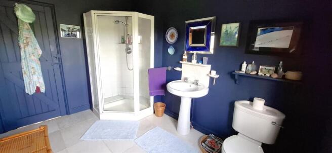 SHOWER ROOM
