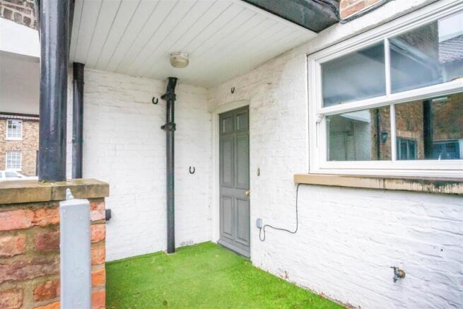 3 bed Terraced to rent Image 8