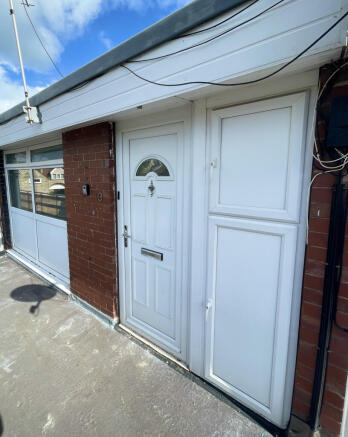 2 bed Apartment to rent Image 8
