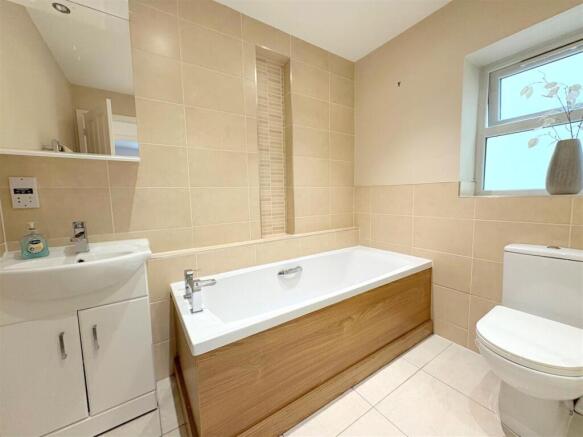 Bathroom a.jpg