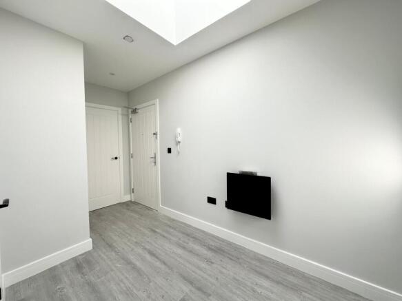 2 bed Flat to rent Image 7