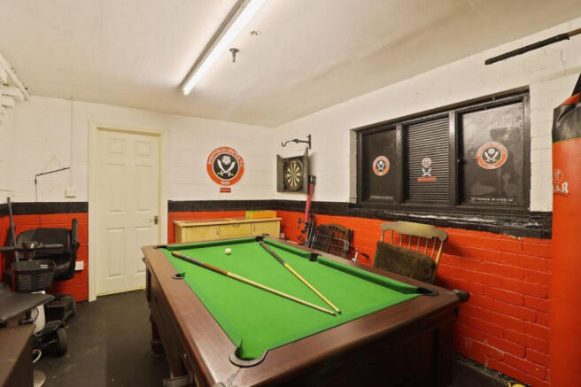 5 bed Detached for sale Image 11