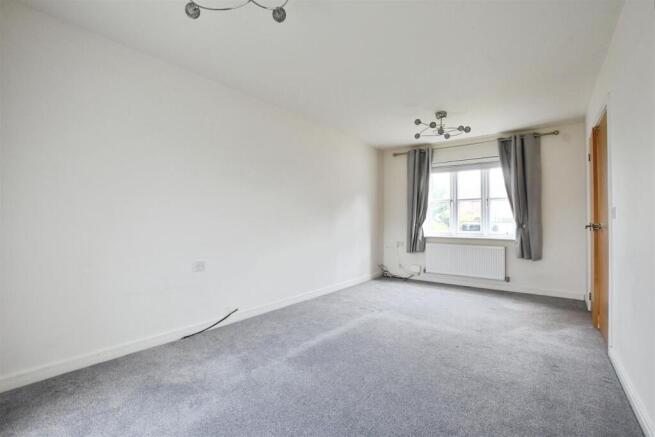 4 bed Detached for sale Image 7