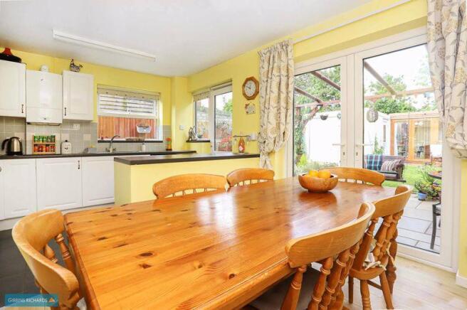 Kitchen/Dining...