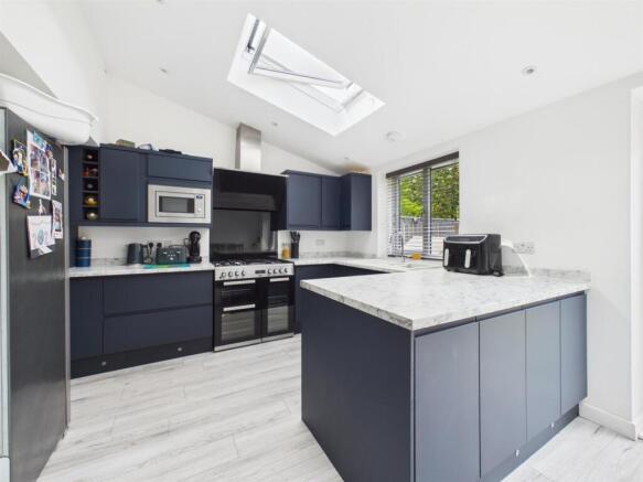 3 bed Semi-Detached for sale Image 4