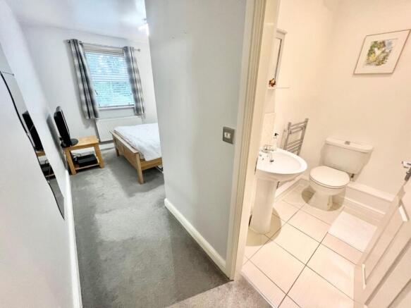 2 bed Flat to rent Image 7
