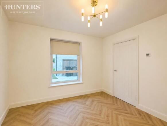 5 bed Detached for sale Image 11