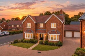 7, Honor Avenue, Burghfield Common, Reading RG7 3BW