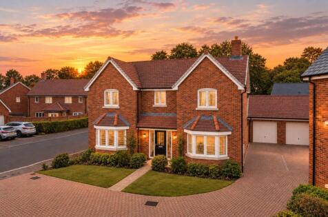 Honor Avenue, Burghfield Common, Reading, Berkshire, RG7