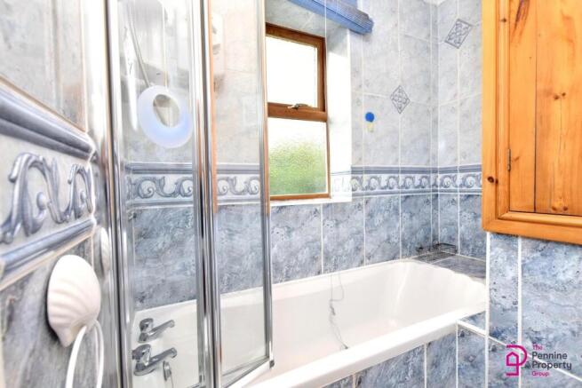 2 bed Terraced to rent Image 6