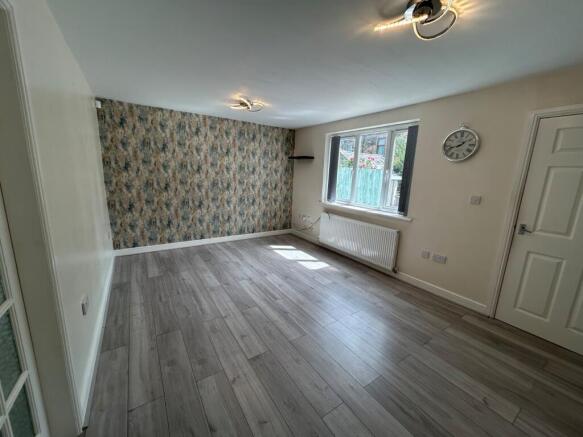 3 bed Semi-Detached to rent Image 4