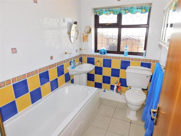 BATHROOM.JPG