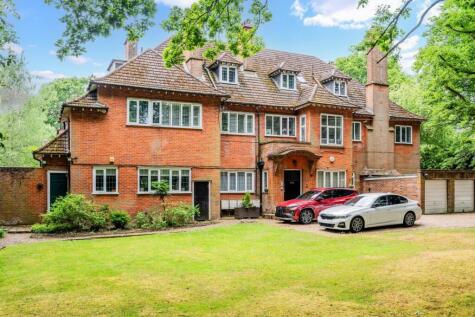 The Glade, Kingswood