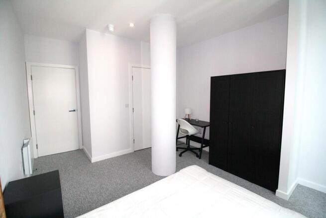 2 bed Apartment to rent Image 11