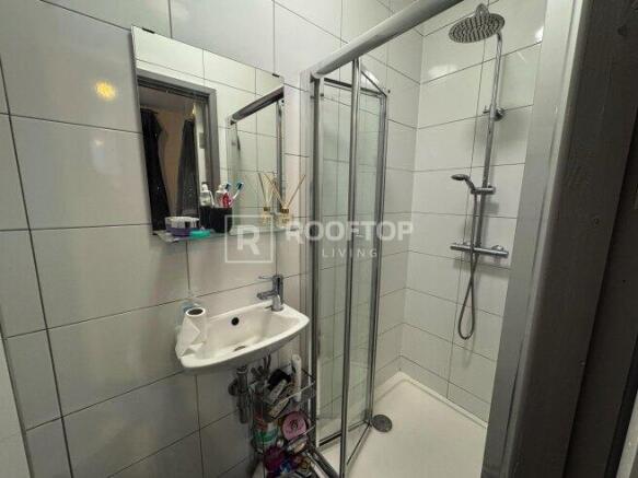 4 bed House Share to rent Image 12
