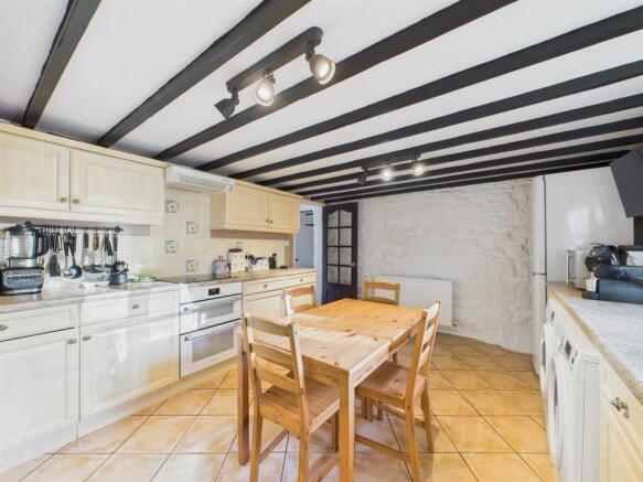 KITCHEN/BREAKFAST ROOM