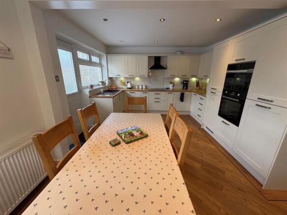 3 bed Semi-Detached for sale Image 7