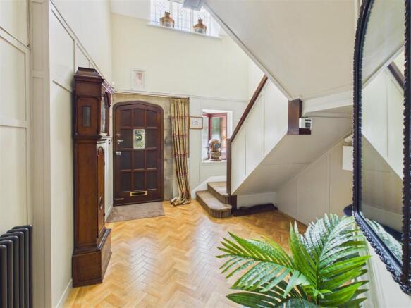 4 bed Detached for sale Image 11