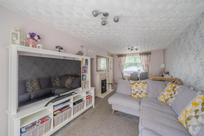 44 Lea Close-9.jpg