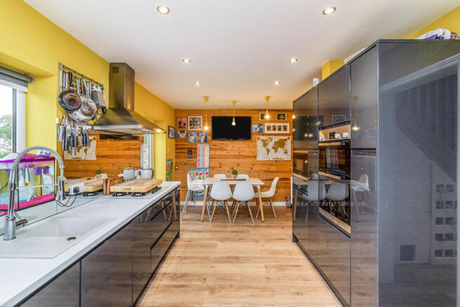 Kitchen/Dining Room