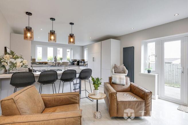 4 bed Detached for sale Image 6