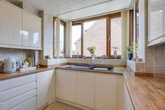 3 bed Detached for sale Image 6