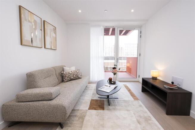 RENTAL SHOW FLAT