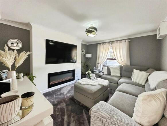 Family home for local buyers, Godolphin Cross photo 4