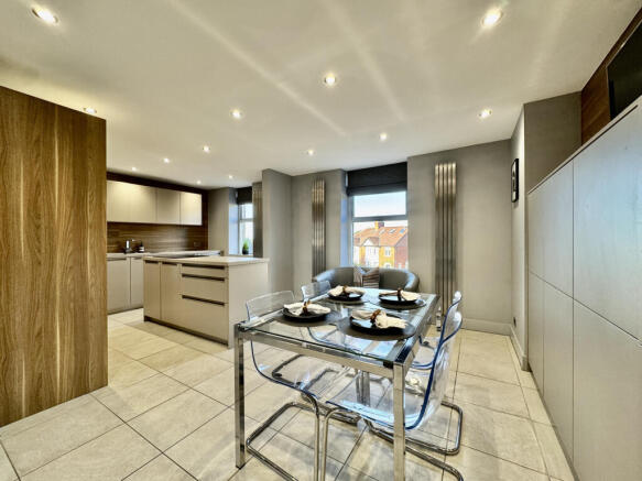 3 bed Semi-Detached to rent Image 5