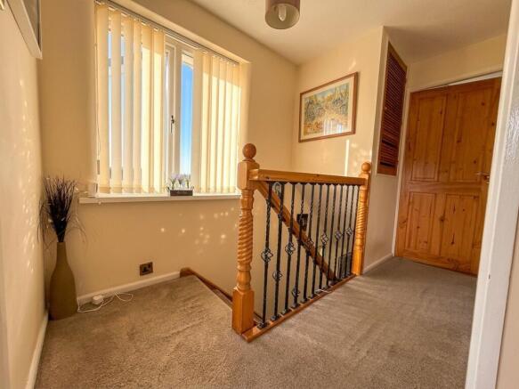 3 bed Semi-Detached for sale Image 9