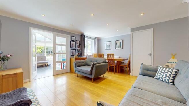 LIVING ROOM/DINING ROOM