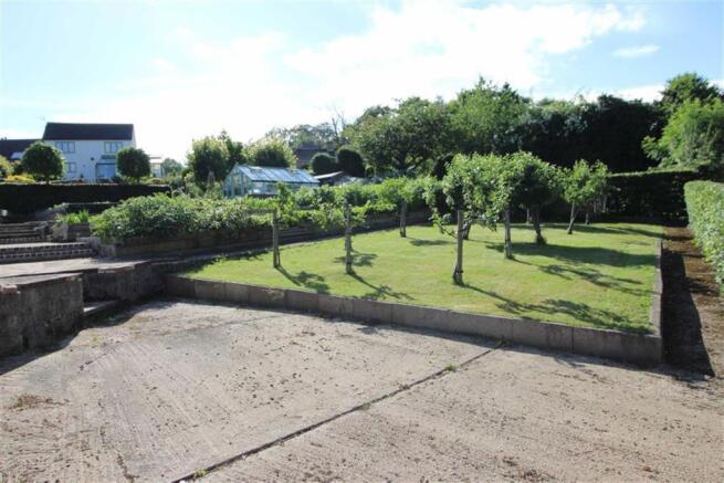 VEGETABLE GARDEN