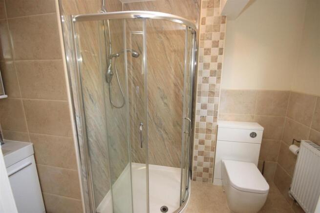 EN-SUITE SHOWER ROOM