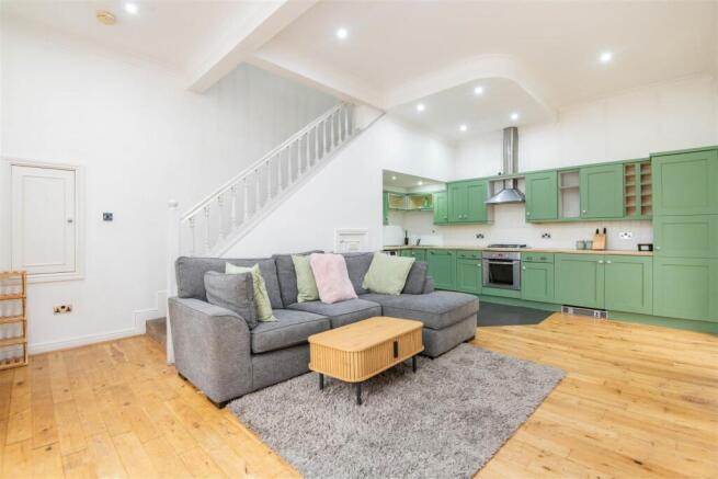 Lounge & Kitchen