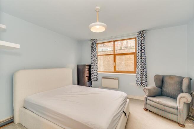 2 bed Flat for sale Image 6