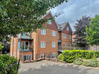 Beautiful 2 Bedroom, 2 Bathroom Apartment - Balcony - Great Location