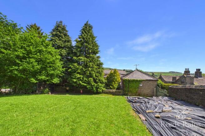 4 bed Detached for sale Image 8