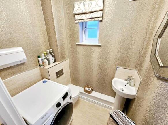 3 bed Semi-Detached for sale Image 9