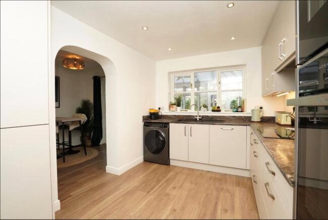 4 bed Detached for sale Image 10
