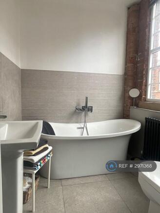 2 bed Penthouse to rent Image 11