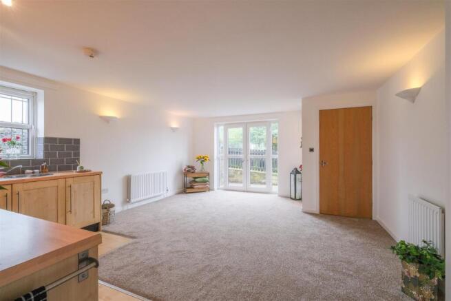 2 bed Apartment for sale Image 4