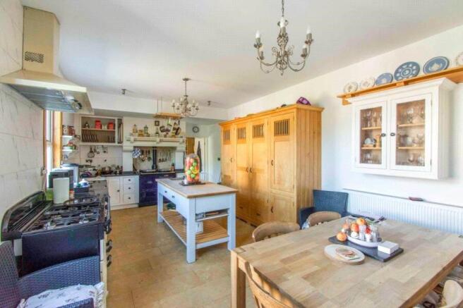 6 bed Detached for sale Image 6