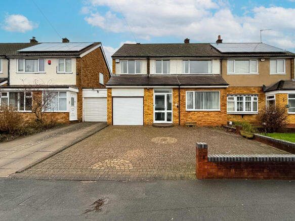 4-bed semi-detached on Simmonds Road, Bloxwich, Walsall, £260,000