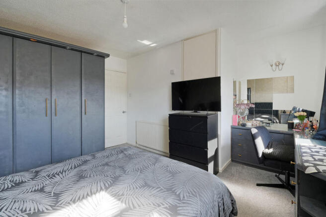 2 bed Semi-Detached to rent Image 9