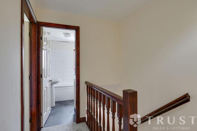 3 bed Terraced to rent Image 8